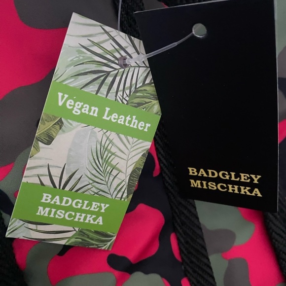 Badgley Mischka Nylon Pink Camo Backpack with Detachable Pocket NWT - Picture 5 of 6